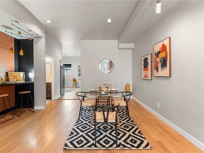 Building Photo - 3 Bedroom Townhome in Richmond
