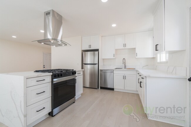 Building Photo - Beautifully Renovated 2BD | 1.5BA Duplex –...