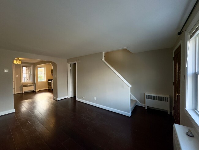 Building Photo - Charming 2Bed/1.5Bath Townhome with Modern...