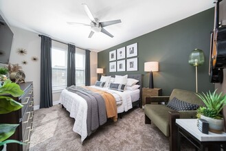 Building Photo - 999 N High St Building Photo - 999 N High St