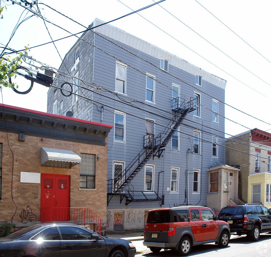 Foto del edificio - 6116 Harrison Pl
