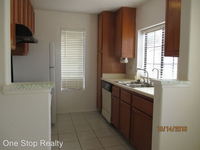 Building Photo - 2 br, 2 bath House - 4837 Nara Vista #202