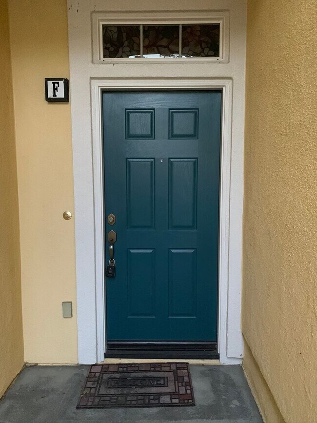 Foto del edificio - 4 bed, 3 bath townhome in desirable Paseo Del Sol Community!