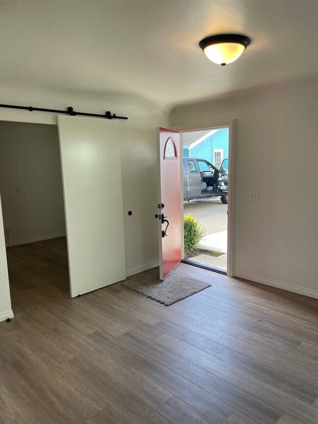 sala de estar - 287 W Mission Ave
