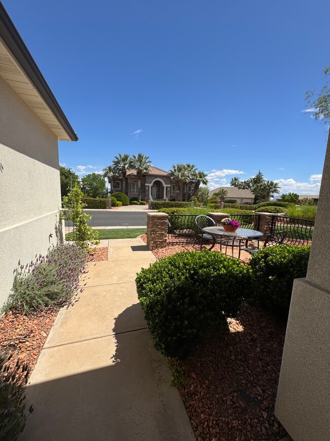 Foto del edificio - 1097 N Berkshire Dr