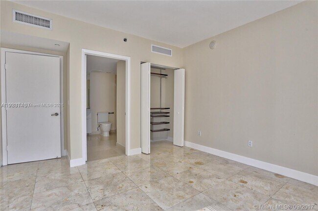 Building Photo - 495 Brickell Ave