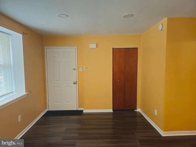 Foto del edificio - 218 E Price St