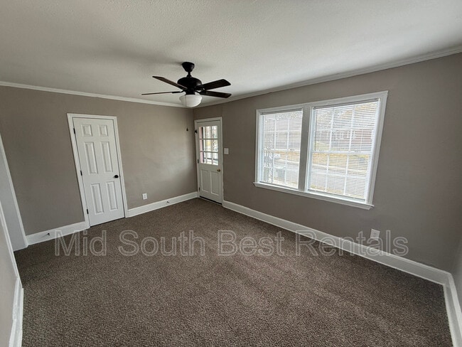 Building Photo - 1328 Chadwick Cir