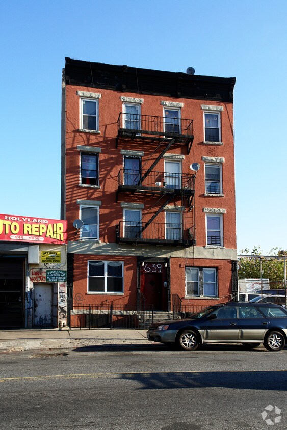 Building Photo - 639 Union St