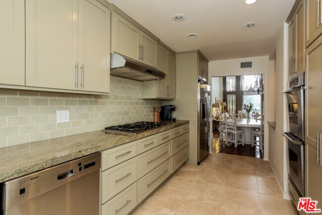 Foto del edificio - 4338 Redwood Ave