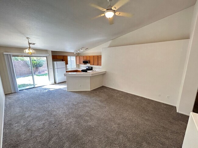 Foto del edificio - Cozy 3Bed/2Bath/2Car Residence located in beautiful Summerlin!