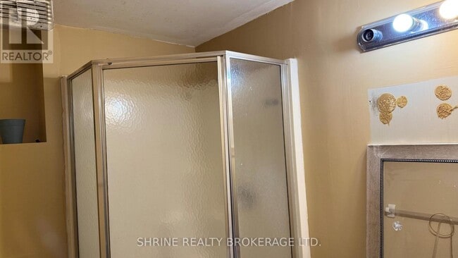 Photo du bâtiment - 215 Thurman Cir