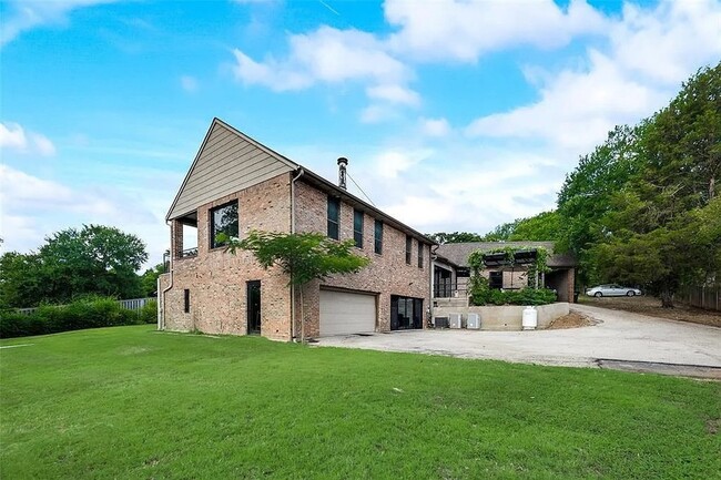 Building Photo - 8542 Meadowbrook Dr