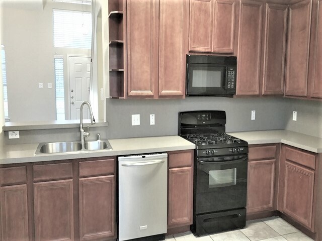 Foto del edificio - 156 Weston Ct