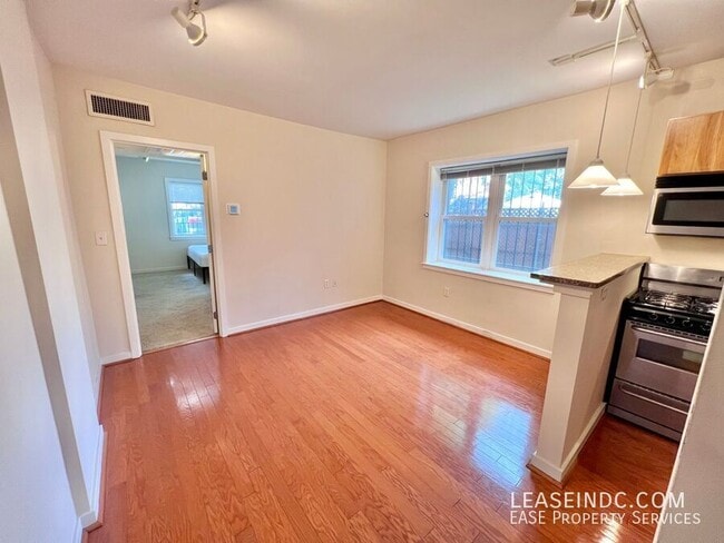 Foto del edificio - 3534 10th St NW