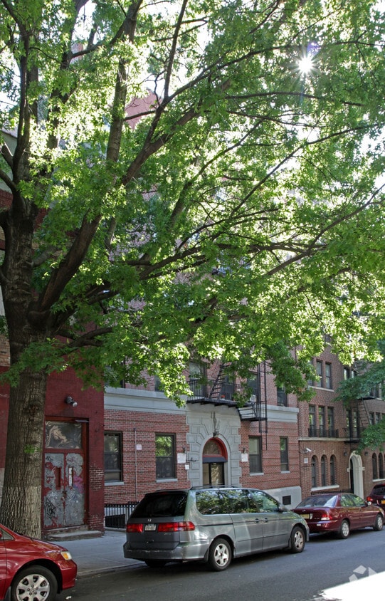 Building Photo - 465 W 148th St