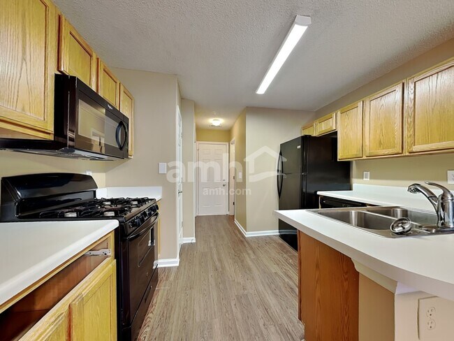 Foto del edificio - 4220 Lake Woodard Dr