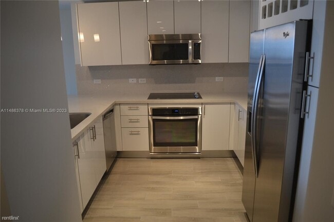 Building Photo - 3 br, 2 bath House - 999 SW 1st Ave Apt 2517