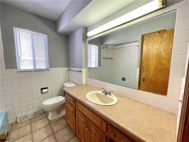 Building Photo - 1858 Cromwell Dr
