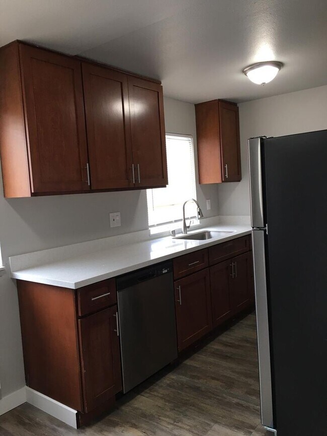 Interior Photo - Centrally Located Ground floor Remodeled 1...