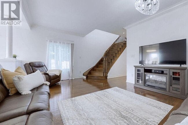 Building Photo - 194 Tom Taylor Crescent