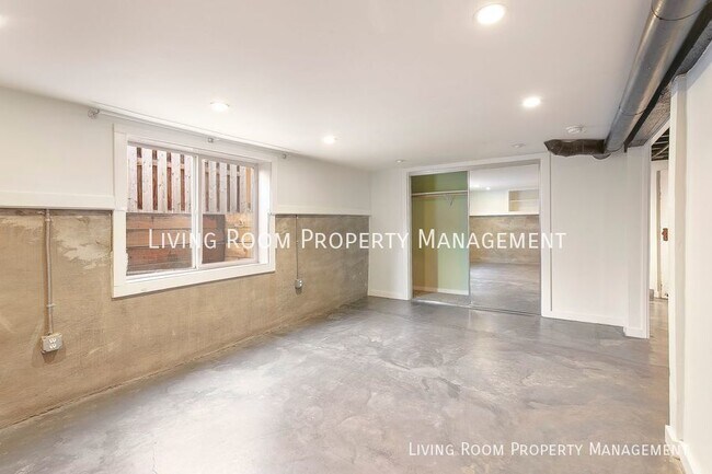 Building Photo - 3 Bedroom Craftsman Bungalow in NE Portland
