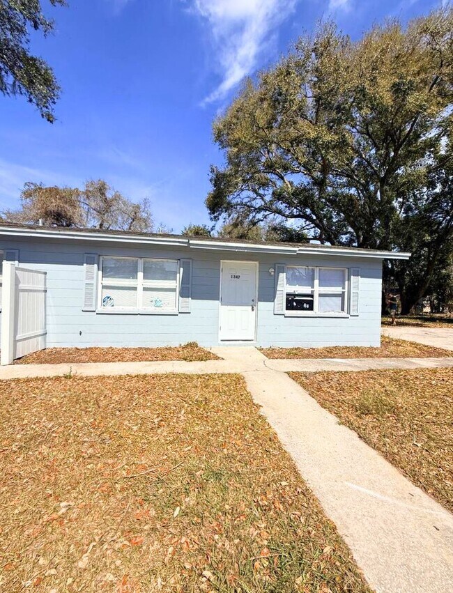 Building Photo - 2nd St