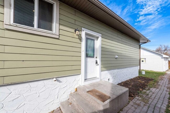 Photo - 3036 Dover Cres SE (Calgary, AB) House