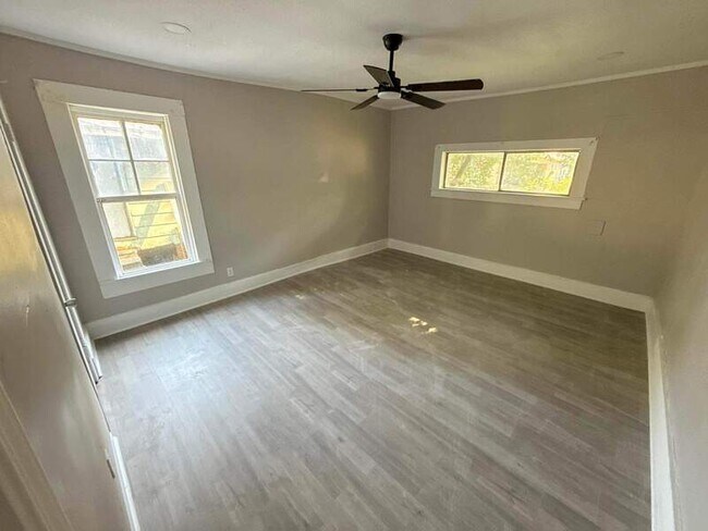 Foto del edificio - 2235 Mobile Ave