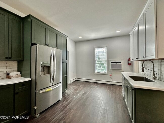 Building Photo - 608 7th Ave