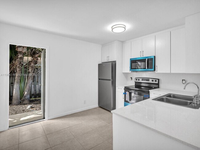 Foto del edificio - 241 NW 40th St