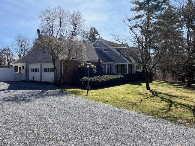 Building Photo - 87 Russet Rd