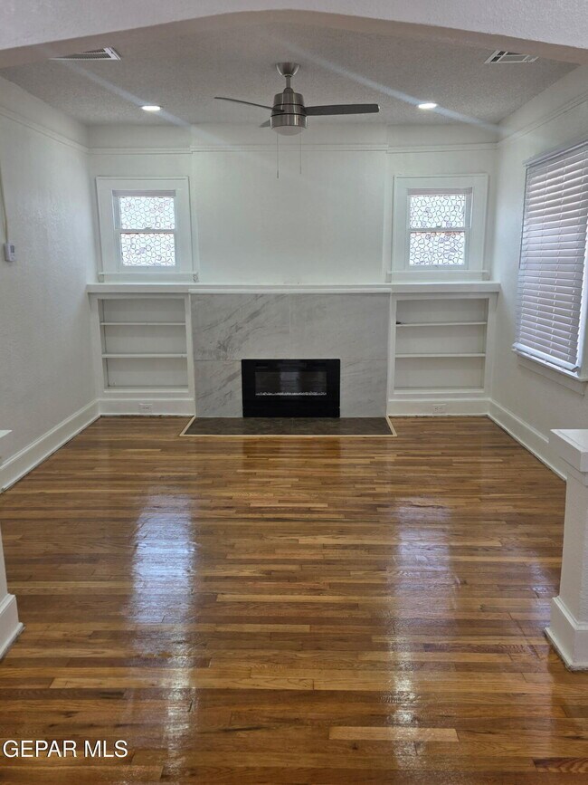Building Photo - 4002 Pershing Dr