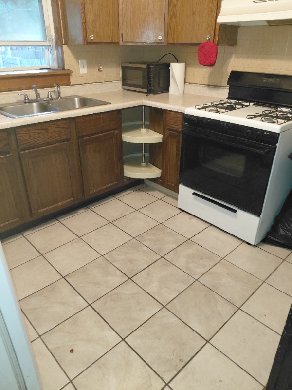 Building Photo - 7612 S Artesian Ave