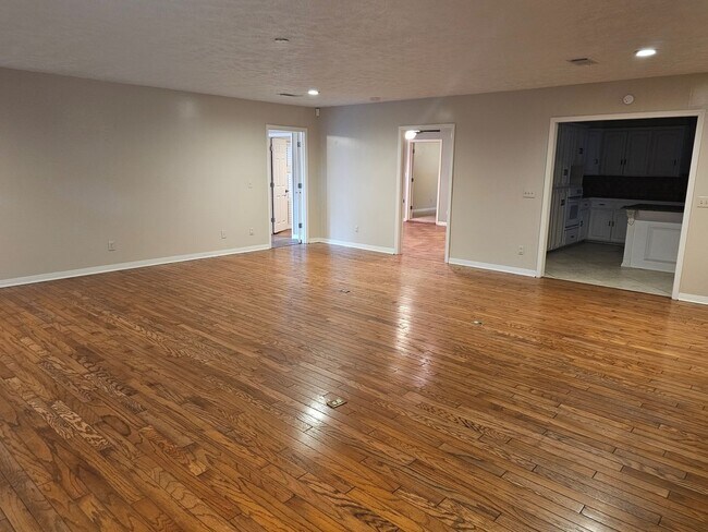 Foto del edificio - ****JUST REDUCED****1725 Pineview Circle M...