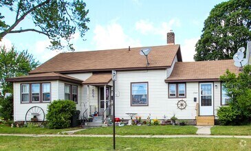 Building Photo - 208 Houston Ave