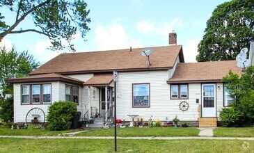Building Photo - 208 Houston Ave