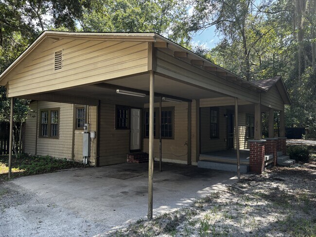 Foto del edificio - 704 N Main St