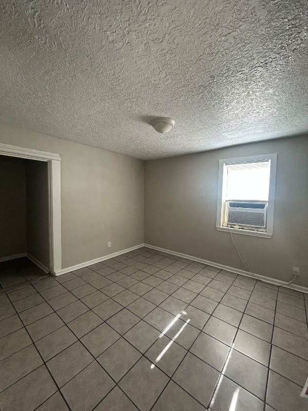 Building Photo - 1915 Legion St