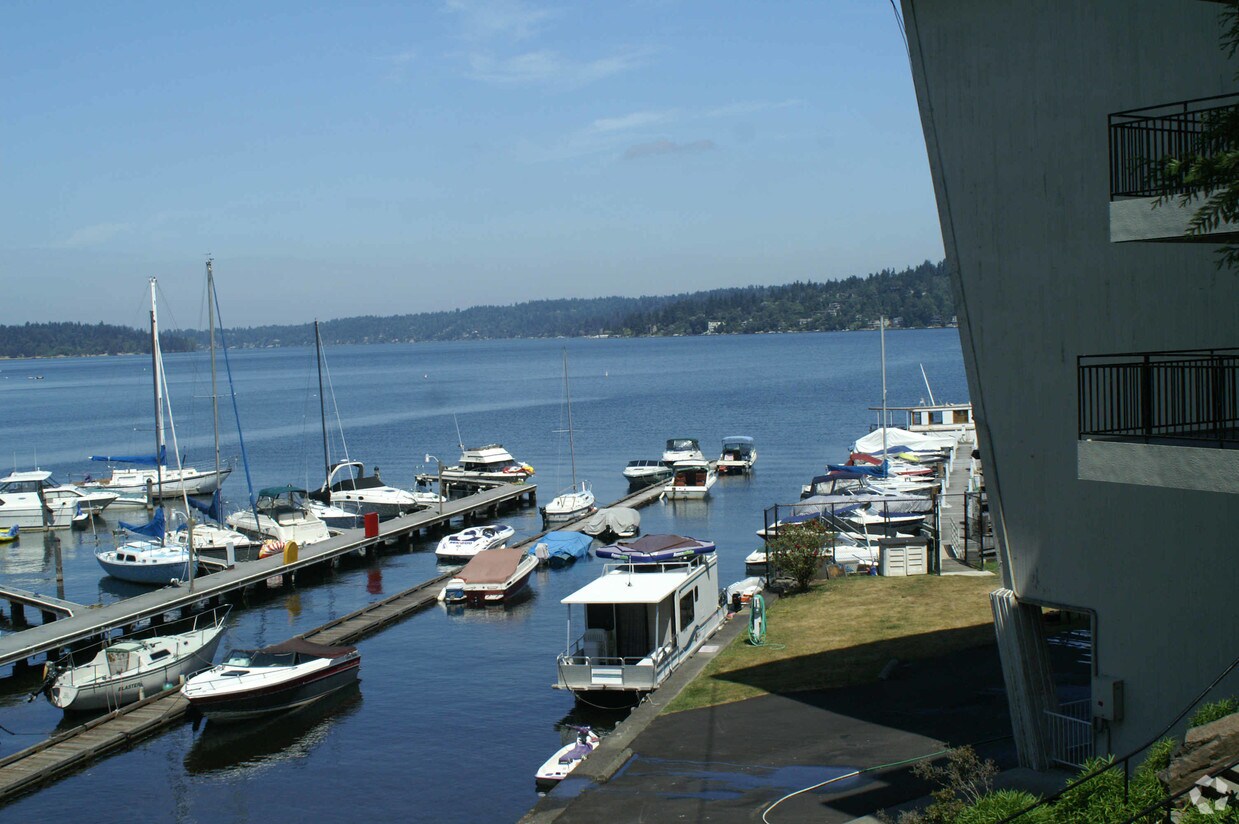 Building Photo - Aqua Marina Apartments & Moorage