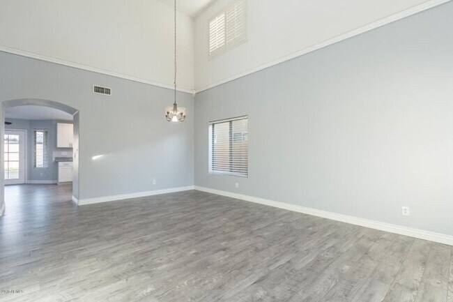 Building Photo - Charming 5 Bed 3 bath Home in Avondale