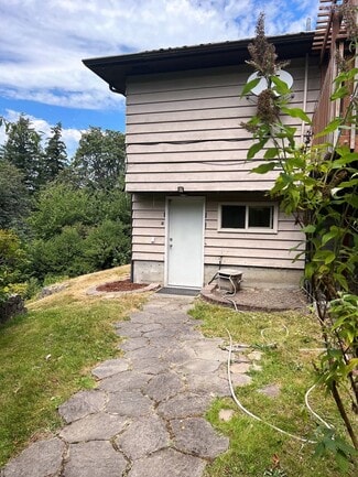 Building Photo - 19857 Hamilton Ct NE