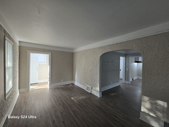 Foto del edificio - Beautifully Renovated 3-Bedroom Home – We ...