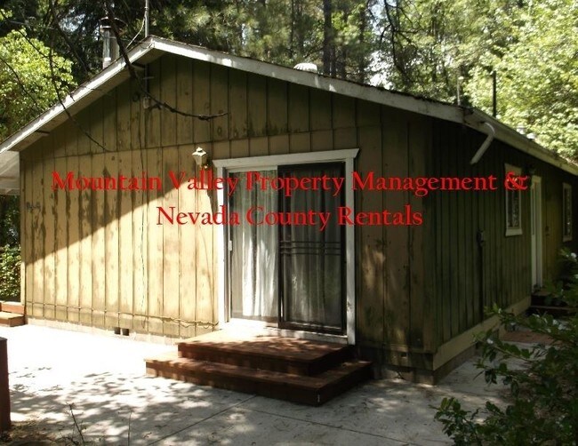 Building Photo - 13215 N Meadow View Dr