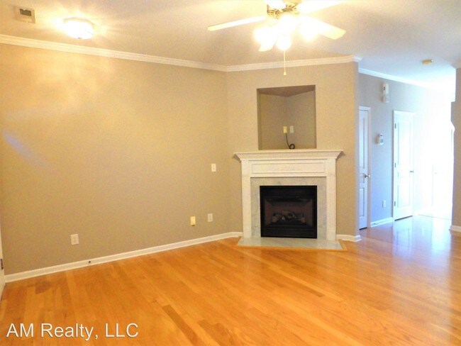 Building Photo - 2 br, 2.5 bath House - 1065 Woodglen Ln