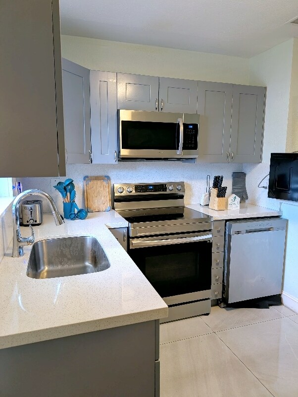 Foto del edificio - 700 SE 14th Ct