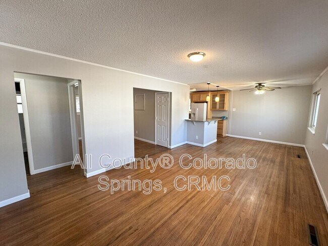 Building Photo - 224 S Garo Ave