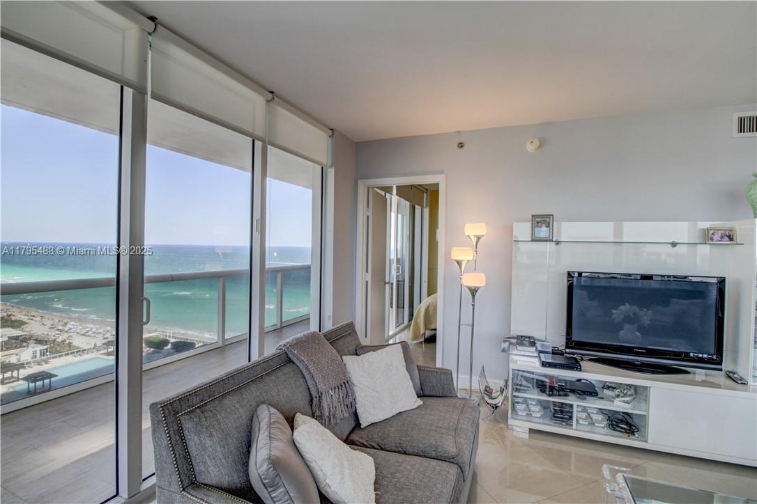 Foto principal - 1830 S Ocean Dr