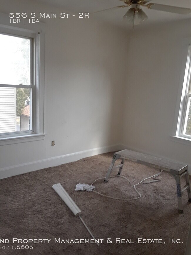 Building Photo - 556 S Main St