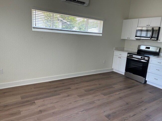 Foto del edificio - *NEW Build! Centrally located 1/1.